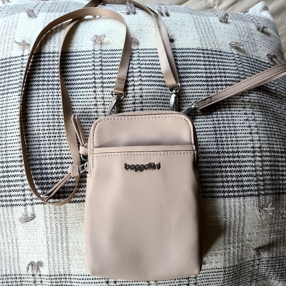 Baggallini Broadway crossbody purse 8"h x 6"w
